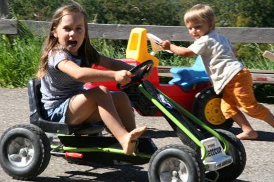 Ihre Kinder werden von unserem Fuhrpark sicherlich begeistert sein Ihre Kinder werden von unserem Fuhrpark sicherlich begeistert sein